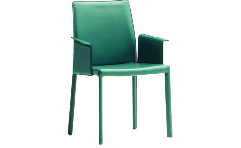 Nuvola modern szék többféle kivitelben fém lábakkal, amiket lehet szín azonosan is rendelni.