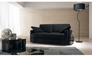 Kimy keskeny karfás kanapé, amely akár mindennapi használatra aélamas fekhellyé nyitható.
