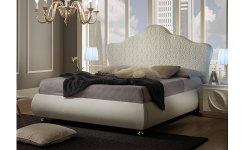 Astor ágyneműtartós ágy merészen ötvözi a klasszikus és modern stílust. A fejvég hullámos formáját kiemeli az eklektikus varrásminta. Budapesten díjtalan házhoz szállítással.