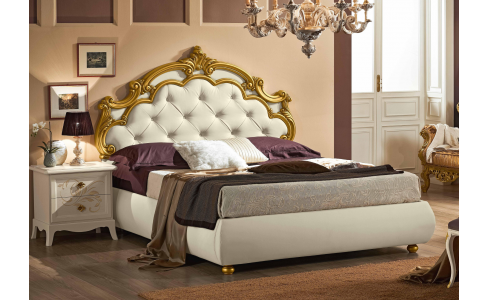 Silvia ágyneműtartós ágy királyi eleganciával bíró különlegesen dekoratív ágykeret. A cirádás arany díszítés kiemeli a párnarész mélytűzött alakzatait.A klasszikus stílust kedvelő vásárlóink figyelmébe ajánljuk.