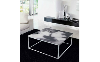017 Bacio asztal négyzet üveglappal krómozott lábakon.