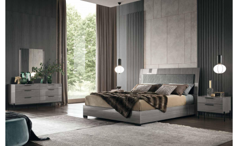 Novecento magasfényű ezüstszürke design hálószoba.