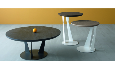 Birdy modern asztalka, több méretben rendelhető különféle színekben.