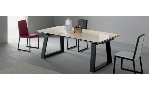 Mango modern kihúzható asztal trapéz alakú fém lábakkal 2 ceramica toldalékkal bővíthető.
