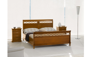 Traforato BS09 ágy tömörfából készül az olasz asztalos mesterek hagyományait követve.