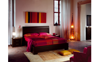 Estilio EC16 ágy tömörfából készül az olasz asztalos mesterek hagyományait követve.