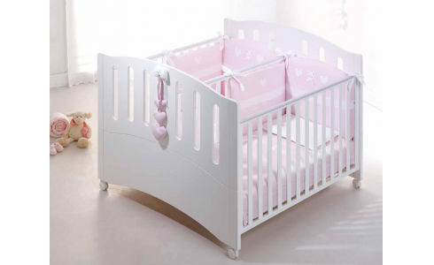 Gemini iker babaágy egy ötletes és praktikus ágy, ami egészen kamaszkorig használható, hiszen az egy közös babaágyból később két darab egyszemélyes ágy alakítható át.