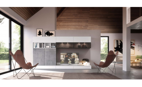 Hatalmas TV-fallal kombinált modern elemes nappali, mely nyitott és üveges elemeket is tartalmaz.