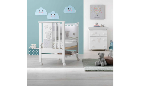 Contact Art 3:1-ben babaágy, hiszen bölcső, ágy és később díványként használható, melyet egy hatalmas panel díszít.