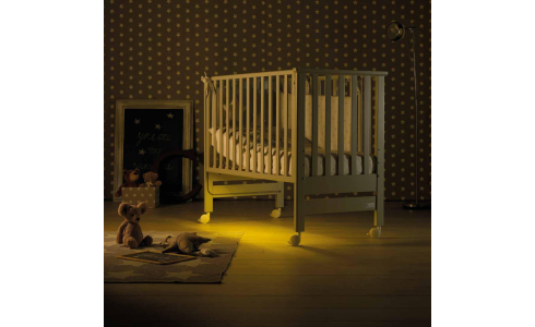 Contact Light 3:1-ben babaágy, hiszen bölcső, ágy és később díványként használható, melyet az ágy alatti világítás csak fokozza a praktikumot.
