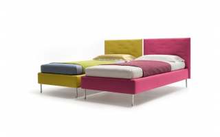 Criss cross 1 kreatív ágy a szivárvány minden színében, számtalan szövettel, többféle ágyszerkezettel, ágylábbal és panelekkel rendelhető.