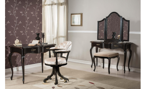 Liberty konzol asztal és a stílusban egyező íróasztal kétféle méretben is rendelhető. A hozzá tartozó tükör, ülőke vagy forgó irodai szék szintén elérhető.