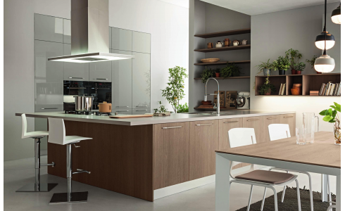 Aura 4 modern konyha magasfényű lakkozott világosszürke és tölgy furnérral készült frontokkal is rendelhető. A lábazat rozsdamentes acél a fogantyú szatén krómozott (SILVIA).