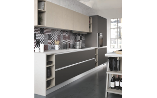 Duna modern konyhákat a szivárvány minden színében rendelheti, matt vagy magasfényű felülettel. A konyha fő jellemzője az ajtók, fiókok élébe épített vízszintes fém fogantyú.