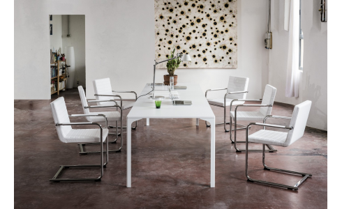 Armando modern étkezőasztalok, különböző méretekben fehér színben rendelhetőek.