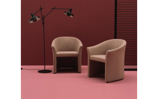 Pratica modern olasz fotel a Lineaflex bútoráruház kínálatából.Különféle szövet és bőr mintákból válogathatunk.