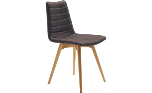 Cover modern székek szövet vagy bőr felületekkel, különféle színekben rendelhetőek többféle lábbal.