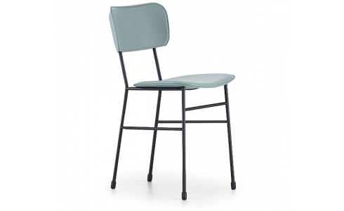 Master modern szék egyszerű vonalvezetésű, mely fém vázas és az ülőfelület lehet többféle színű anyag (bőr, szövet) vagy fafurnéros.