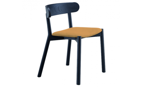 Montera modern szék egyszerű vonalvezetésű, mely favázas és az ülőfelület lehet többféle színű anyag (bőr, szövet) vagy fafurnéros.