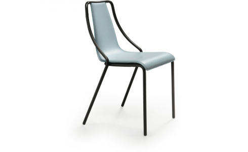 Ola modern szék különleges ívelt vonalvezetésű egymásba rakható, melynek az ülőfelülete lehet bőr, szövet fa vagy akár fém is.