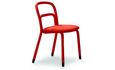 Pippi szék minden egyes eleme szövettel vagy műbörrel vont, nagyon különleges, színes szék.