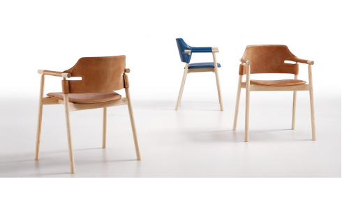 Suite modern székek fa váza 5 különböző színű kivitelben érhetők el. Az ülőfelület és a támla kizárólag bőrből rendelhetőek többféle színben.