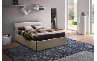 Blenda kárpitozott ágy sima, egyszerű vonalvezetésű, melynek kontrasztos paszpól díszítése 14 féle színnel variálható. Többféle színben és méretben rendelhető termék.