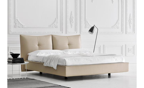 Bonnye modern kárpitozott ágy fejvége olyan, mintha két darabból lenne. A háttámla steppelése egyedi arculatot kölcsönöz. Többféle színben és méretben rendelhető termék.
