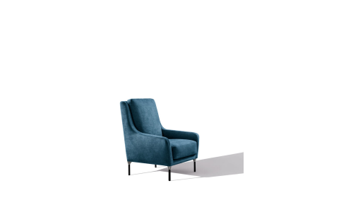Enie fotel család 4 tagból áll. Kétféle támlájú fotel (92 cm vagy 100 cm magas), egy két üléses dívány és puff rendelhető, bőrrel vagy szövettel egyaránt. Finom, lágy vonalai miatt bármely kanapé mellé kiegészítésképpen is tehető.