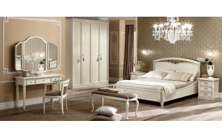 Nostalgia Bianco 2 klasszikus olasz hálószobabútor, ágy, szekrény, fésülködő asztal és tükör megvásárolható a Lineaflex Olasz Bútoráruházban.