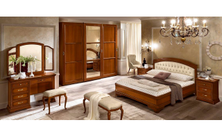 Torriani 6 tradicionális olasz hálószobabútor, ágy, szekrény, fésülködő asztal és tükör megvásárolható a Lineaflex Olasz Bútoráruház és Ágybetét Stúdióban.