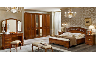 Torriani 7 tradicionális olasz hálószobabútor, ágy, szekrény, fésülködő asztal és tükör megvásárolható a Lineaflex Olasz Bútoráruház és Ágybetét Stúdióban.