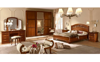 Torriani 11 tradicionális olasz hálószobabútor, ágy, szekrény, fésülködő asztal és tükör megvásárolható a Lineaflex Olasz Bútoráruház és Ágybetét Stúdióban.