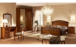 Torriani 9 tradicionális olasz hálószobabútor, ágy, szekrény, fésülködő asztal és tükör megvásárolható a Lineaflex Olasz Bútoráruház és Ágybetét Stúdióban.